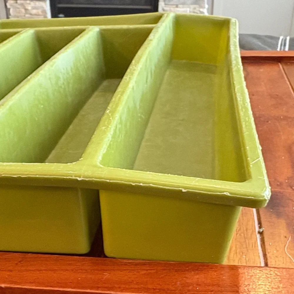 Vintage MOD 1970's FESCO 8188• Avocado Plastic Utensil Holder